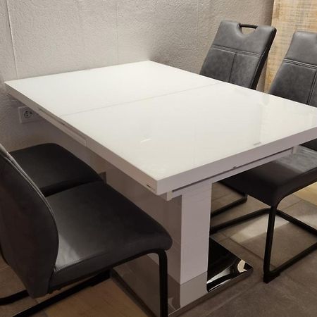 לופינגן Modern Eingerichtete 3-Zi-Ferienwohnung Zu Vermieten מראה חיצוני תמונה